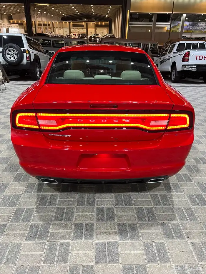 للبيع دوج تشارجر 2014 مالك اول نظيف 8