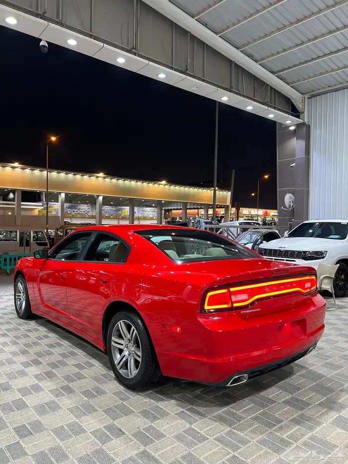 للبيع دوج تشارجر 2014 مالك اول نظيف 13