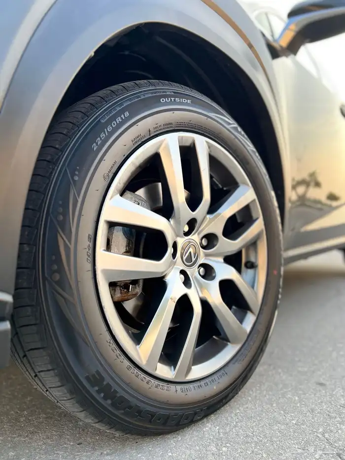 لكزس NX300 قمة النظافة 2020 ممشى قليل بحالة الوكالة 2