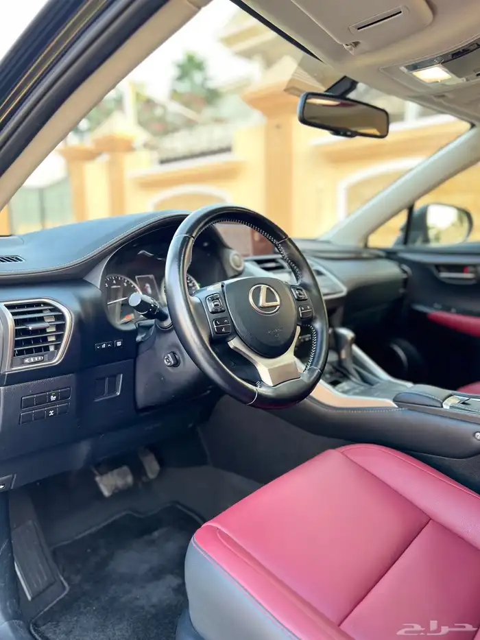 لكزس NX300 قمة النظافة 2020 ممشى قليل بحالة الوكالة 20