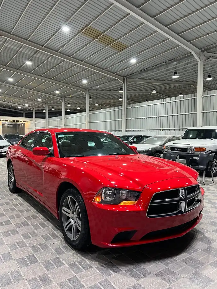 للبيع دوج تشارجر 2014 مالك اول نظيف 3