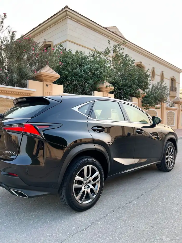 لكزس NX300 قمة النظافة 2020 ممشى قليل بحالة الوكالة 14