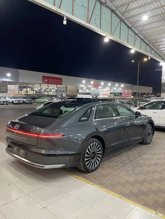 ازيرا موديل 2023 بريميوم V4 8