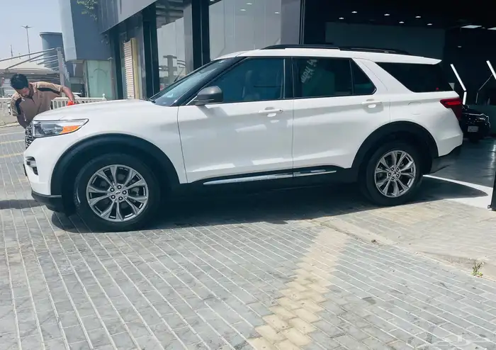 اكسبلورر xlt فل بفتحه سقف ومقاعد جلد 1