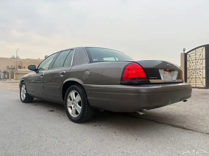 كراون فكتوريا 2006 ممشى قليل 3