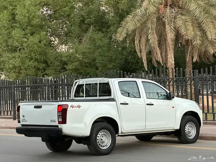 ايسوزو بكب غمارتين موديل 2023 سعودي قير عادي شامل الضريبة 5