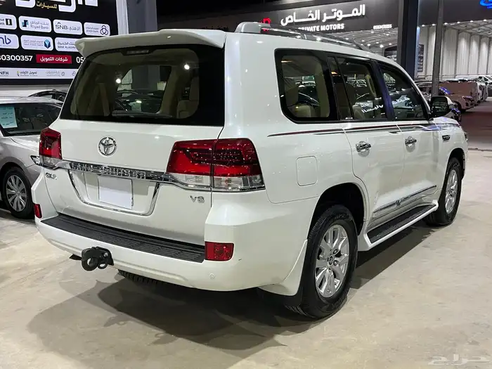 جي اكس ار 2021 مخزن خليجي V8 بنزين 8