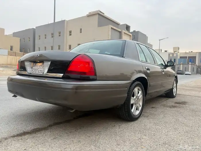 كراون فكتوريا 2006 ممشى قليل 2