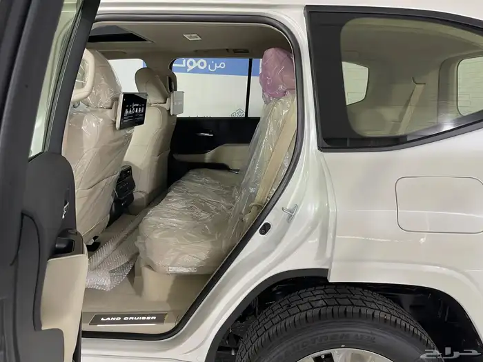 لاندكروزر GXR L4 فل كامل ديزل 2024 3