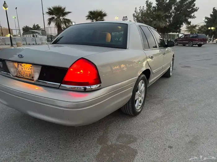 فورد كراون فكتوريا 2012 11