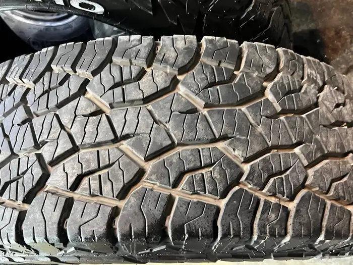 كفرات كومهو تاريخ 2023 مقاس 285 70 17 كفرات نضيفه بالمره 40