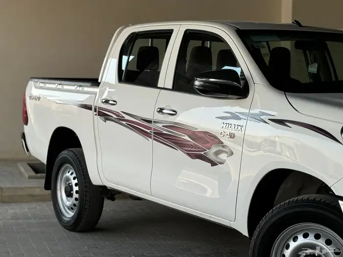 تويوتا هايلكس GL2 ديزل موديل 2023 نظيف جدا 9