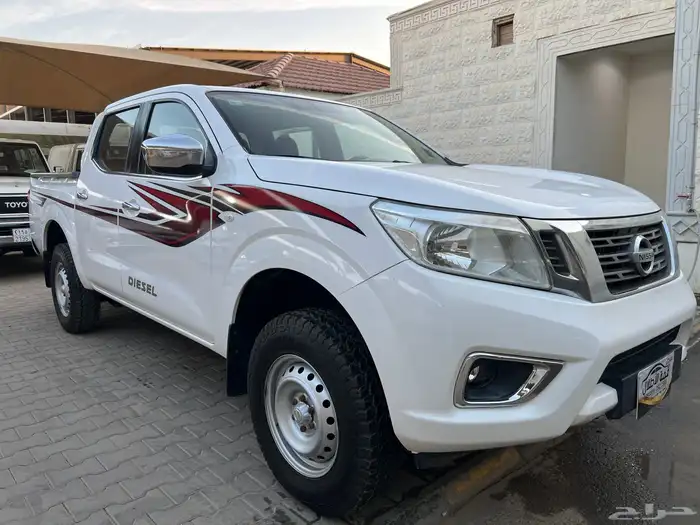نافارا ديزل 2019 دبل دفلك نظيف جدا لدى قمة الاطلال 2