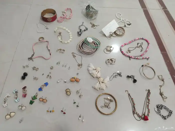 اكسسوار نسائي ونظارات شمسيه وعطر سجنتشر اصلي 1