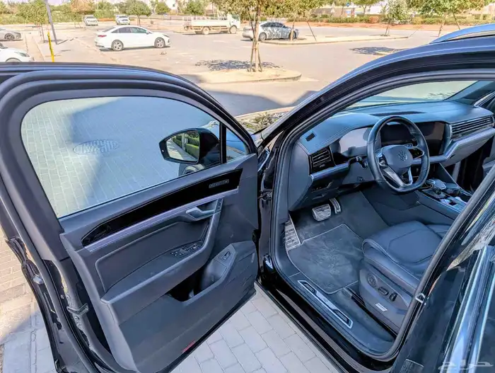 فخامة بنتلي بسعر منافس  طوارق 2022 R-Line - ضمان ساماكو 2027 21