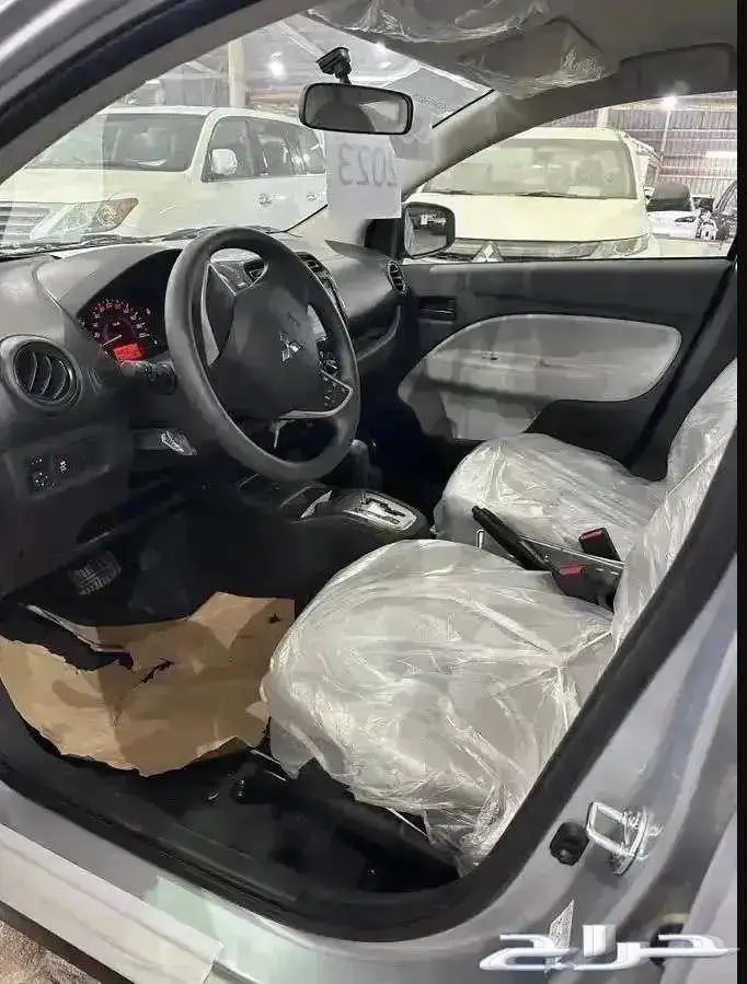 متسوبيشي اتراج 2023 ستاندر فضي 4