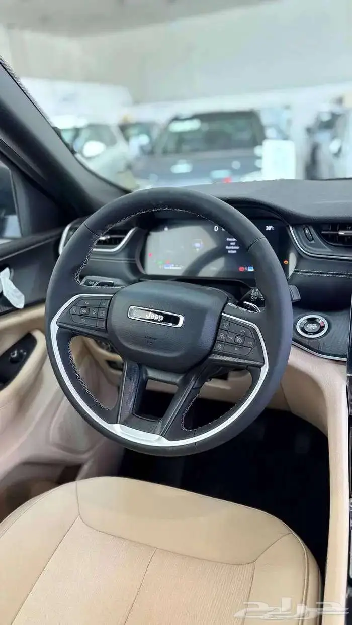 جيب جراند شيروكي لاريدو 2025 11