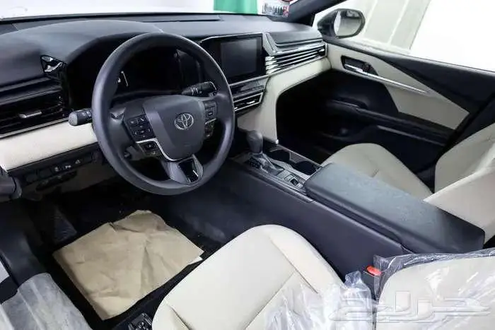 تويوتا كامرى E ستاندر بنزين 2025 4