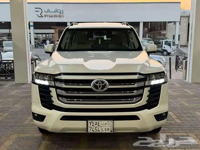 للبيع جيب لاندكروزر GXR-L2 سعودي 2023 ديزل ( عداد قليل ) 1