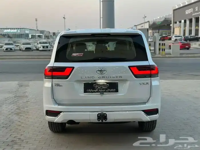 تويوتا لاندكروزر VXR فل كامل توين تيربو 2022 6