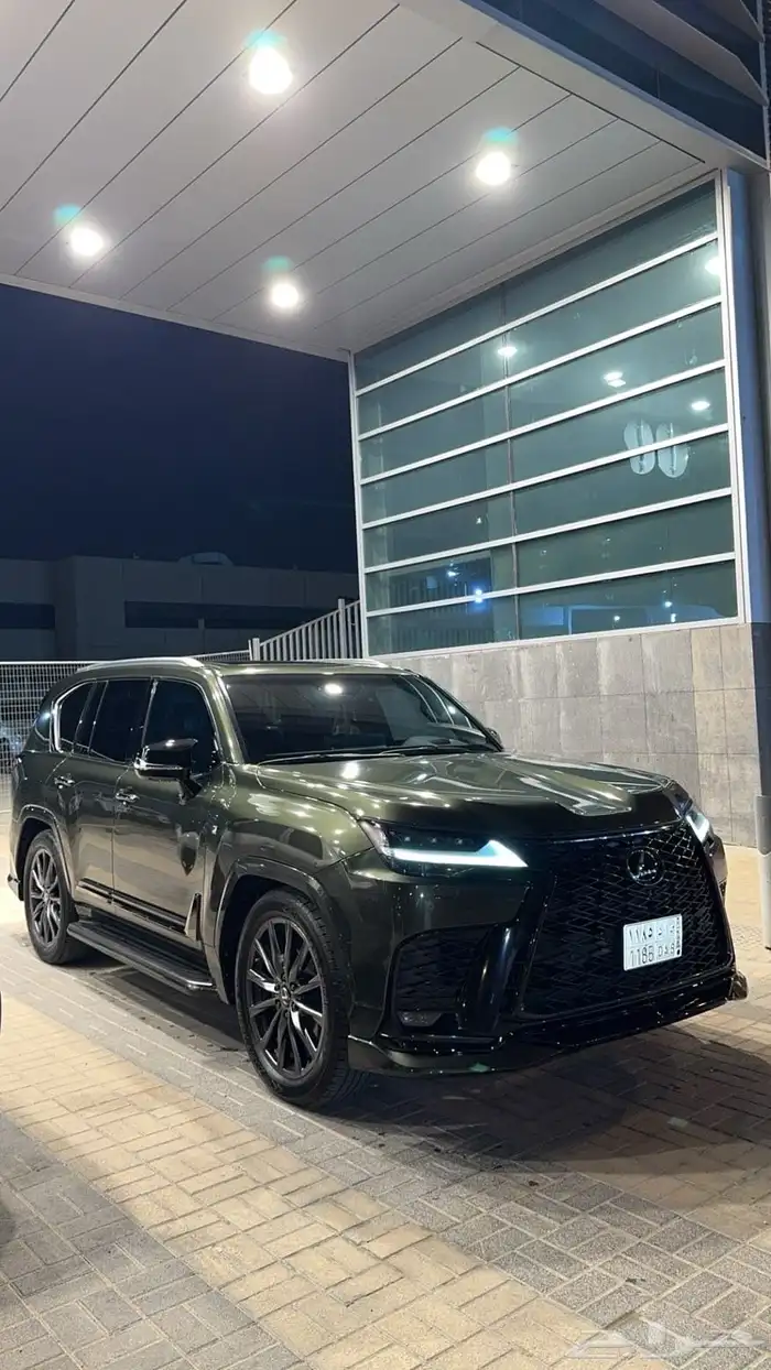 للبيع لكزس lx600 اف سبورت 8