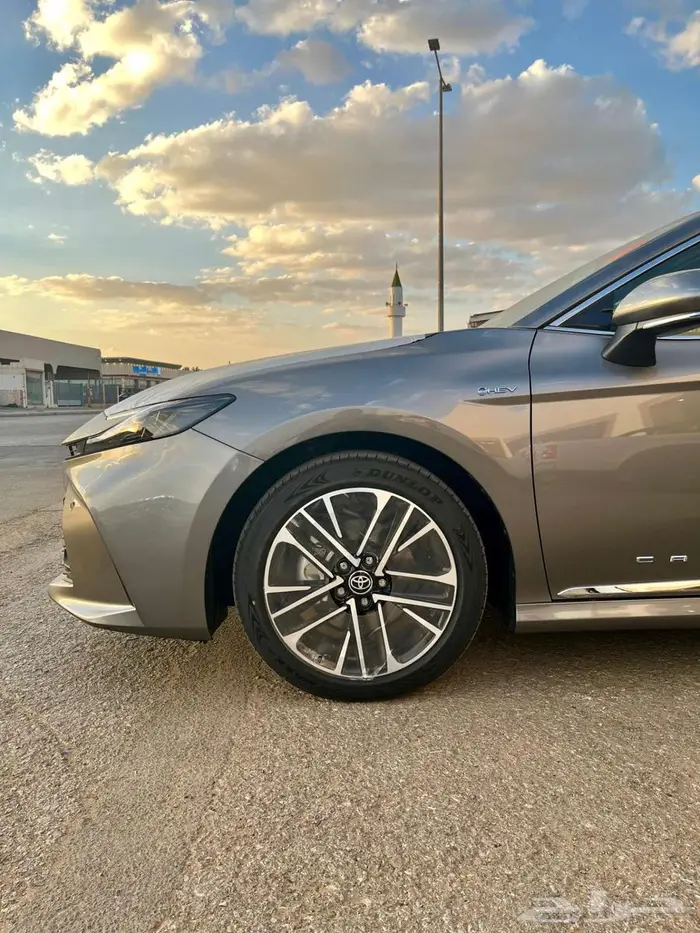 تويوتا كامري LE هايبرد 2025 - عروض الأقساط 0