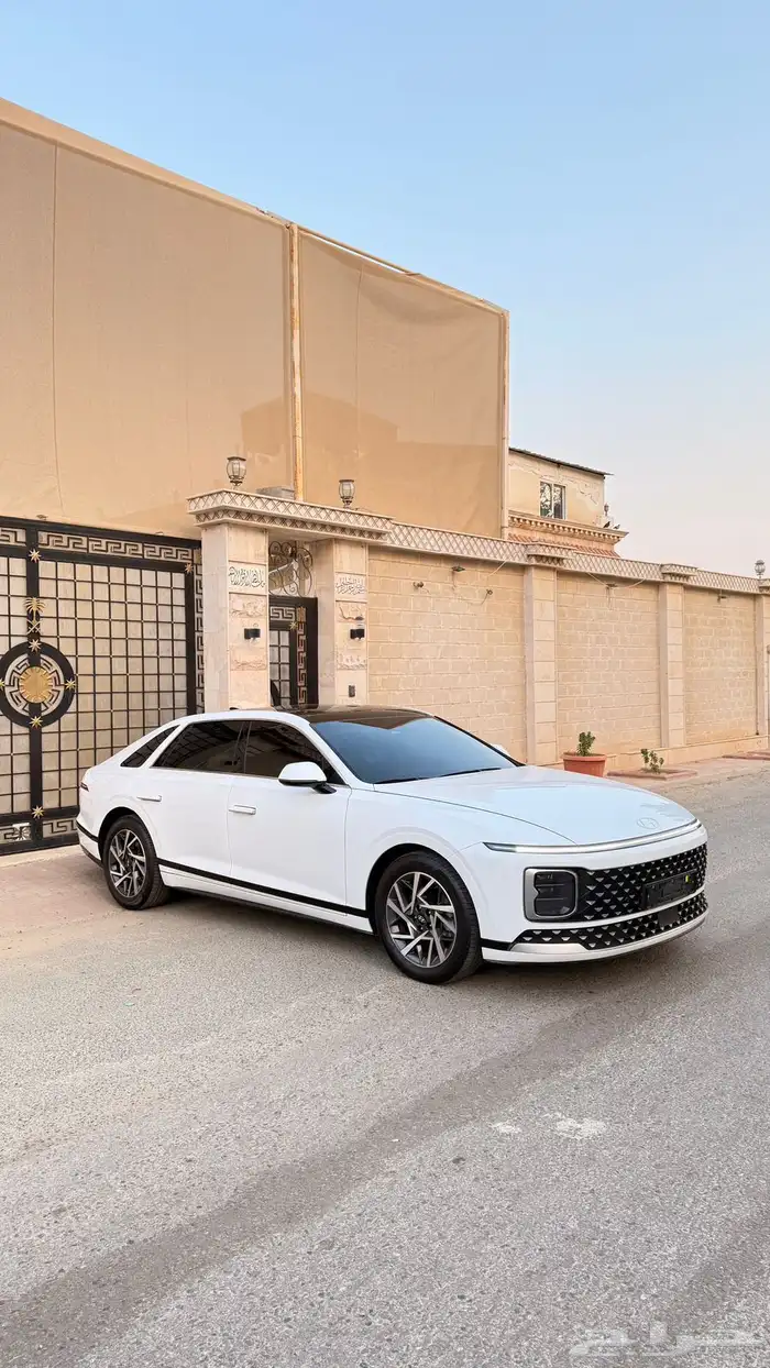 هيونداي ازيرا 2024 ( بنزين) فل كامل بحالة الوكاله 2