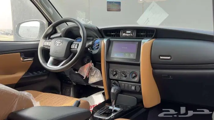 تويوتا فورتشنر 2026 بنزين دبل لدى شركة عبدالمجيد الخضر 8