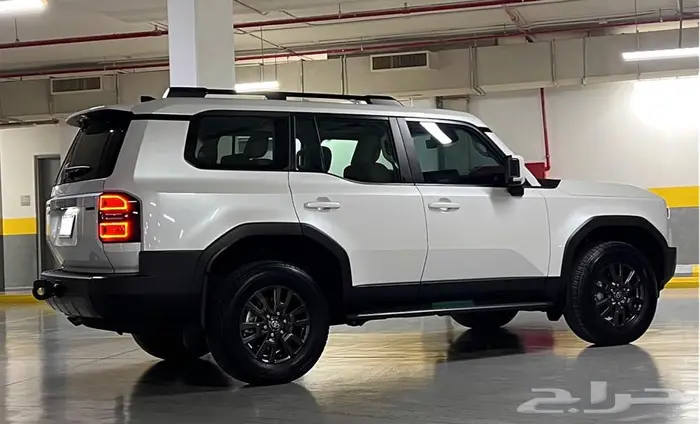 تويوتا برادو TXL3 بنزين عبداللطيف جميل 2025 13