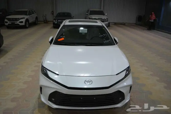 تويوتا كامرى ال اى بنزين اقل سعر للكاش والاقساط ابيض 0