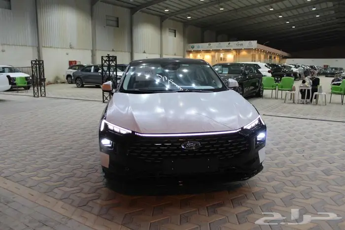 فورد تورس تيتانيوم فل كامل 2025 ابيض 4