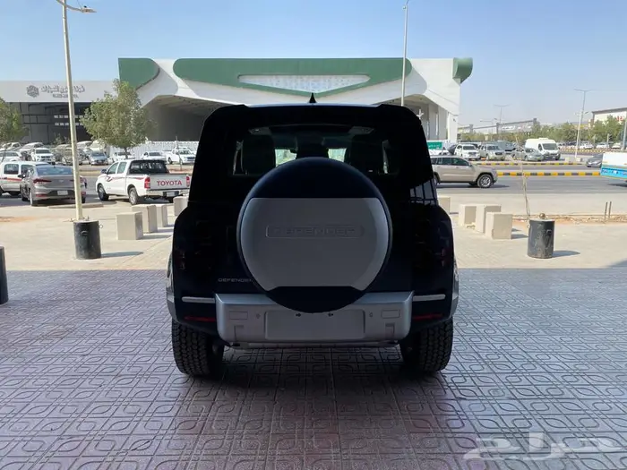 لاند روفر ديفندر 2024 SE 14