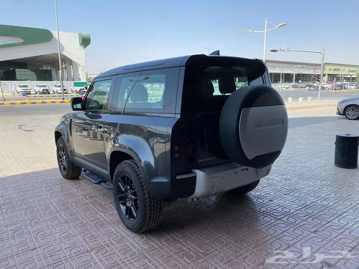 لاند روفر ديفندر 2024 SE 15