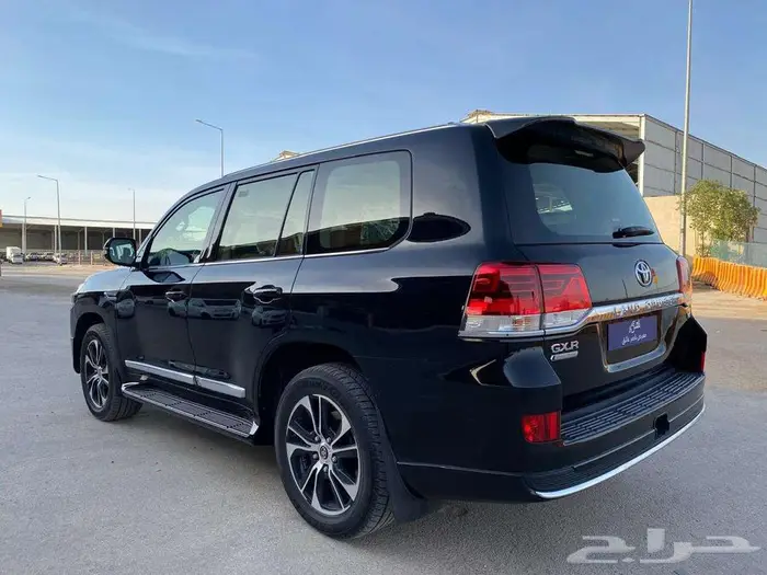 لاندكروزر GXR 2021 V8 تورنق فل كامل 7