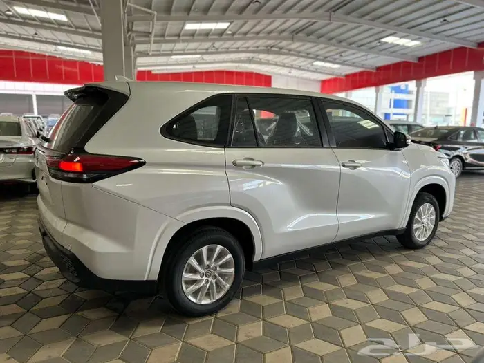 تويوتا انوفا GL بنزين موديل 2026 3