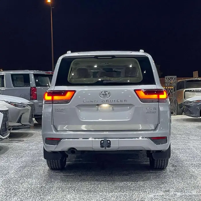 تويوتا لاندكروزر VXR ديزل 2023 فضي 335000 3