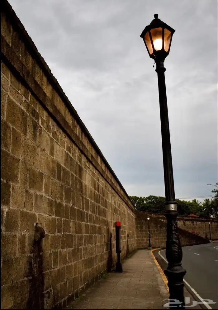 تصويرها تحت nikon نيكون d3500 شبه جديده مع العدسه 6