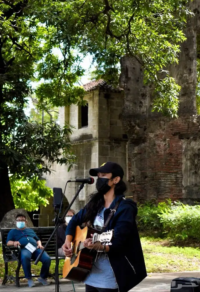 تصويرها تحت nikon نيكون d3500 شبه جديده مع العدسه 9