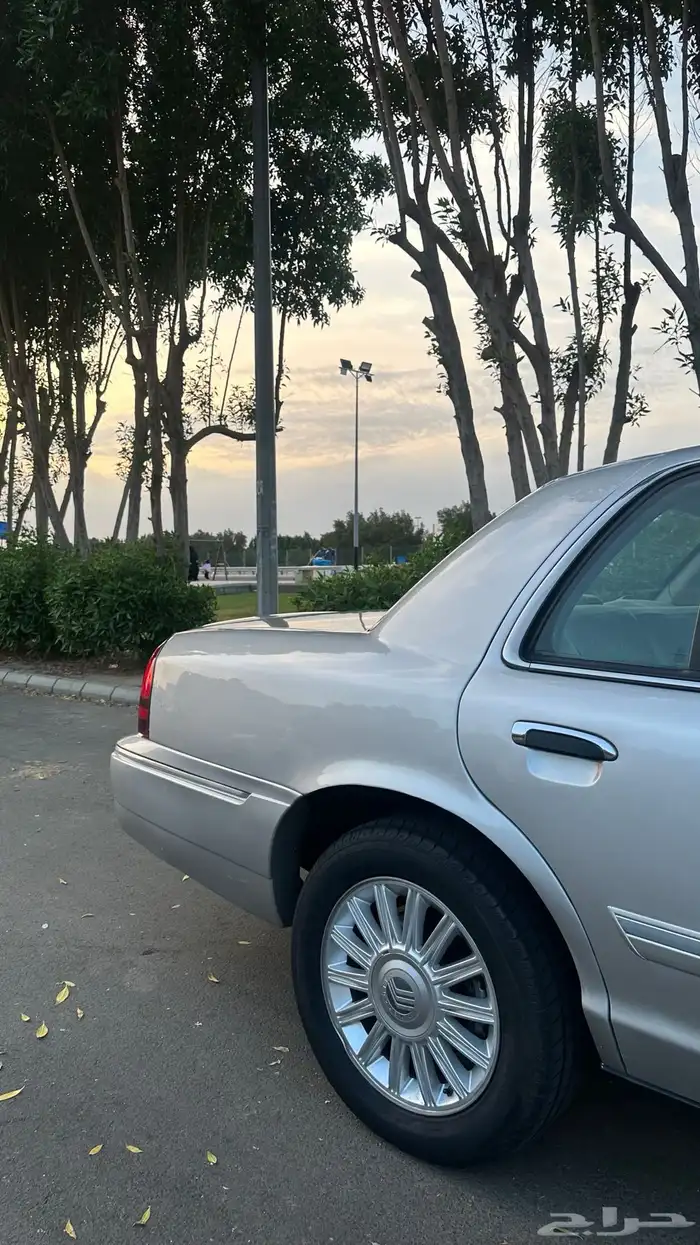 فورد جراند ماركيز قمه بنظافه 4