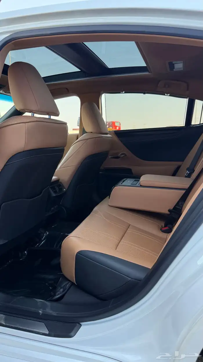 للبيع لكزس 2023 ES 250 فل كامل - سعودي 43