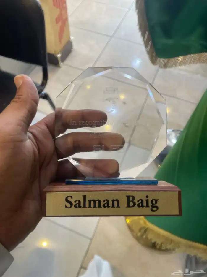 مطبوعات وتصاميم احترافية وهدايا مميزة للشركات والدروع 23