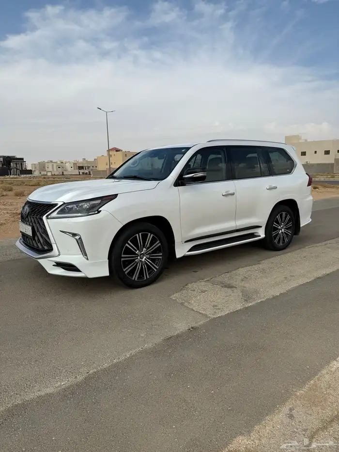 لكزس 2018 فل كامل سعودي 11