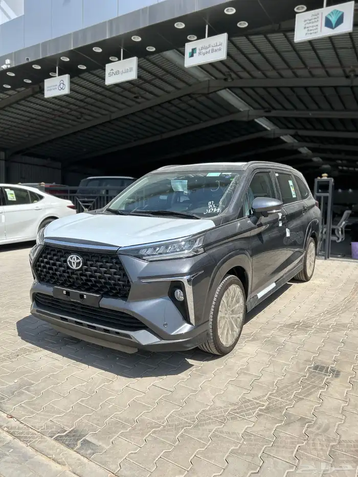 تويوتا فيلوز GLX بنزين فل كامل 2025رمادي 69600 شامل الضريبة 2