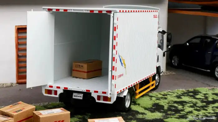 مجسم سيارة ديانا إيسوزو أصلي من الوكيل 8