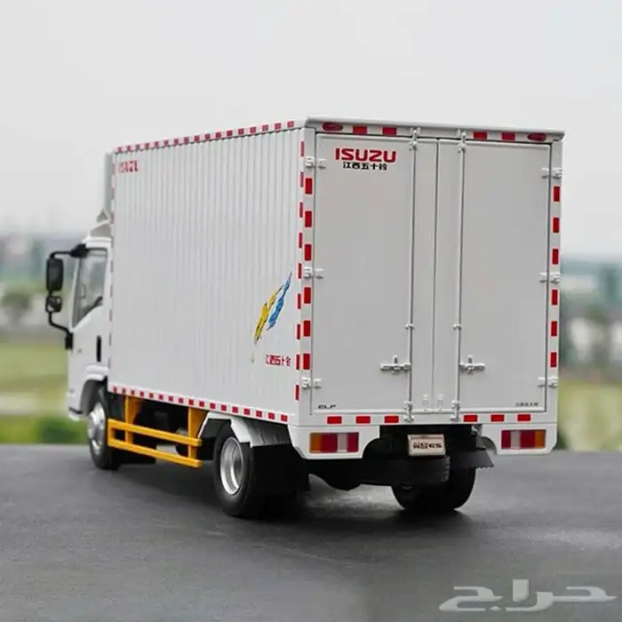 مجسم سيارة ديانا إيسوزو أصلي من الوكيل 10