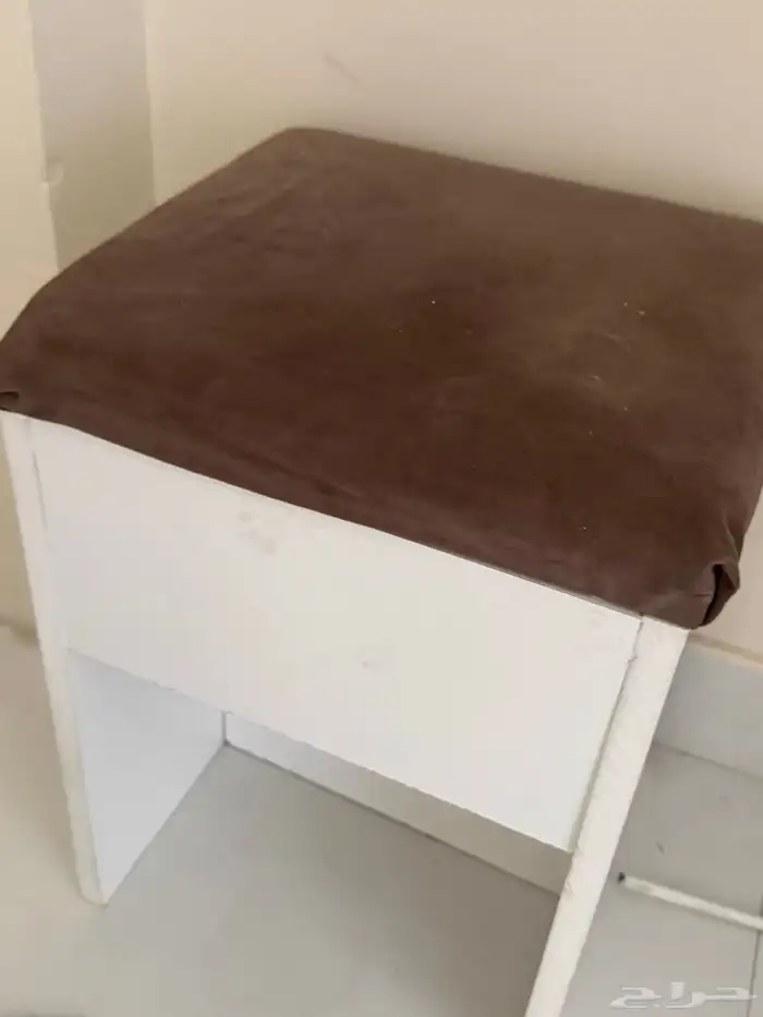 دولاب وسرير وكمادينه وكرسي للبيع مستخدم 5 شهور نظيفه 3