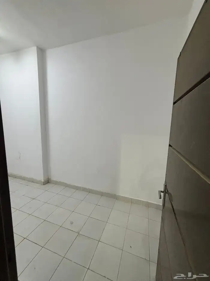 للايجار مكتب خلف مستشفى الفقيه بطريق الملك عبدالله 15