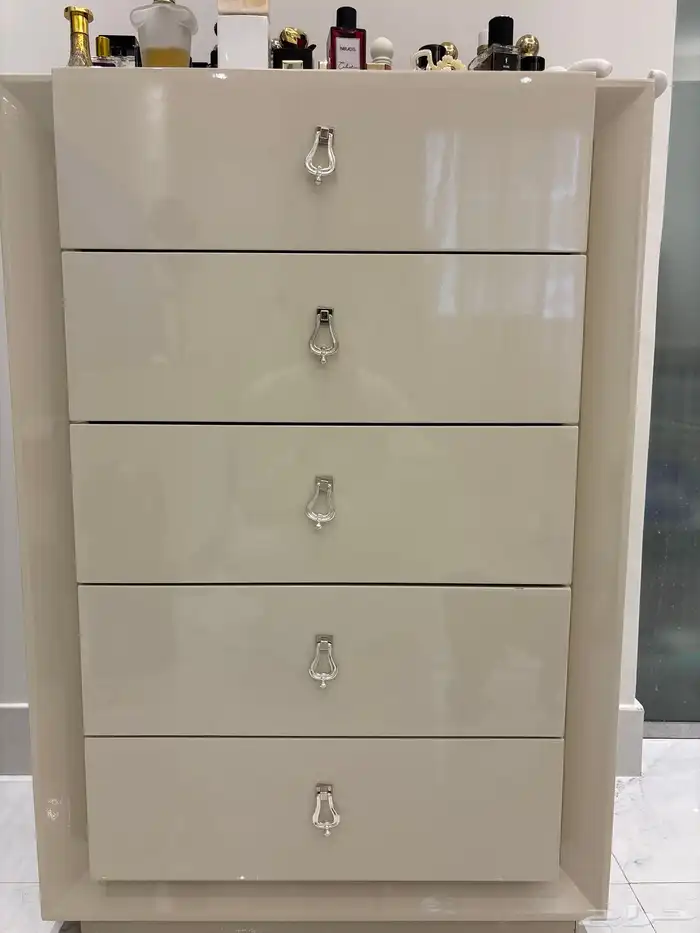 غرفه نوم واغراض صاله ومطبخ وغرفه ملابس 10