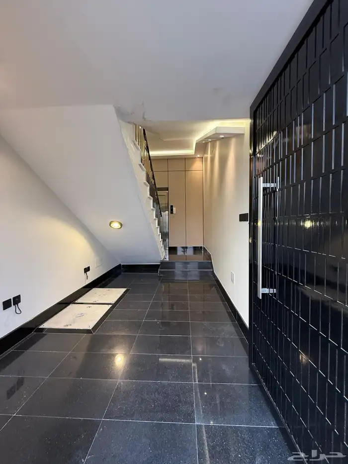 للبيع شقق ارضيه ببايكة سيارة وشقق علويه بسطح ابها حي الزهور 25