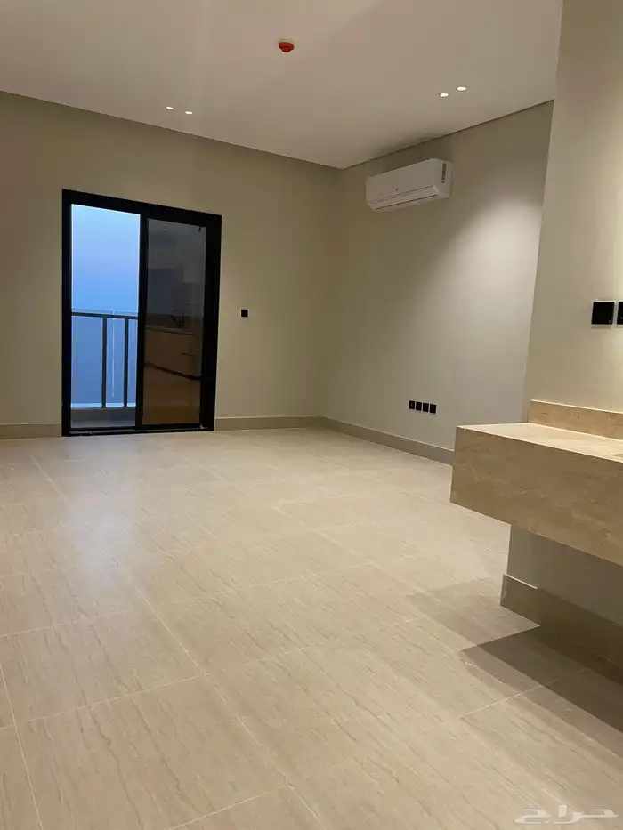 شقة راكب فيها مكيفات ومطبخ 2